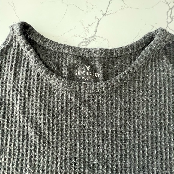 AE SOFT & SEXY WAFFLE PLUSH COLD SHOULDER TOP - Picture 3 of 4